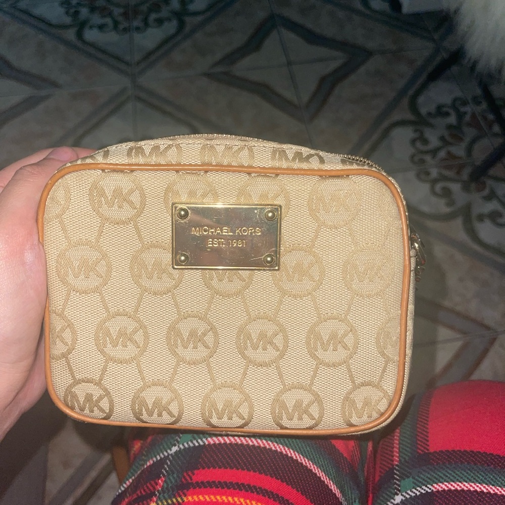 Like new Michael kors mini crossbody bag